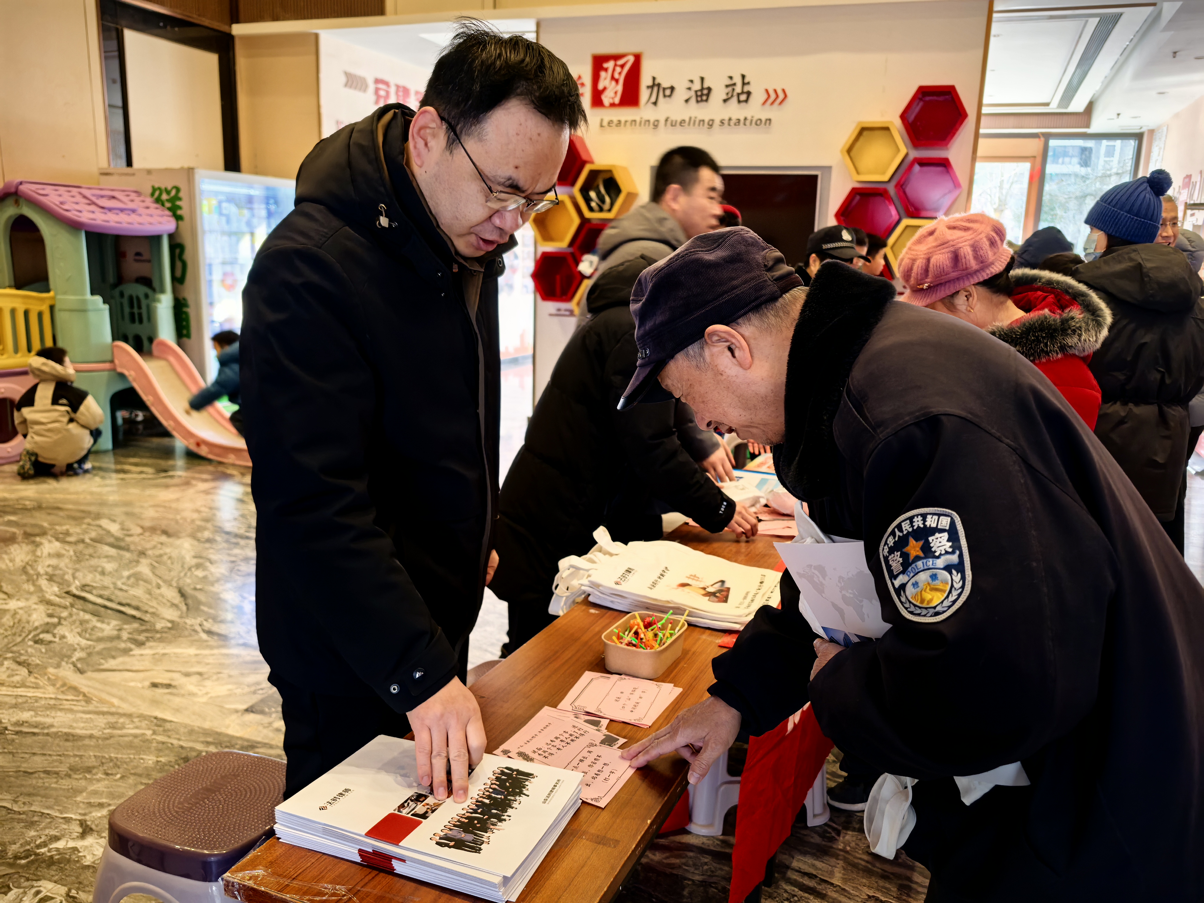 法时公益|山东法时律师事务所正月十五进社区开展“点亮美好生活·万场普法公益行”活动