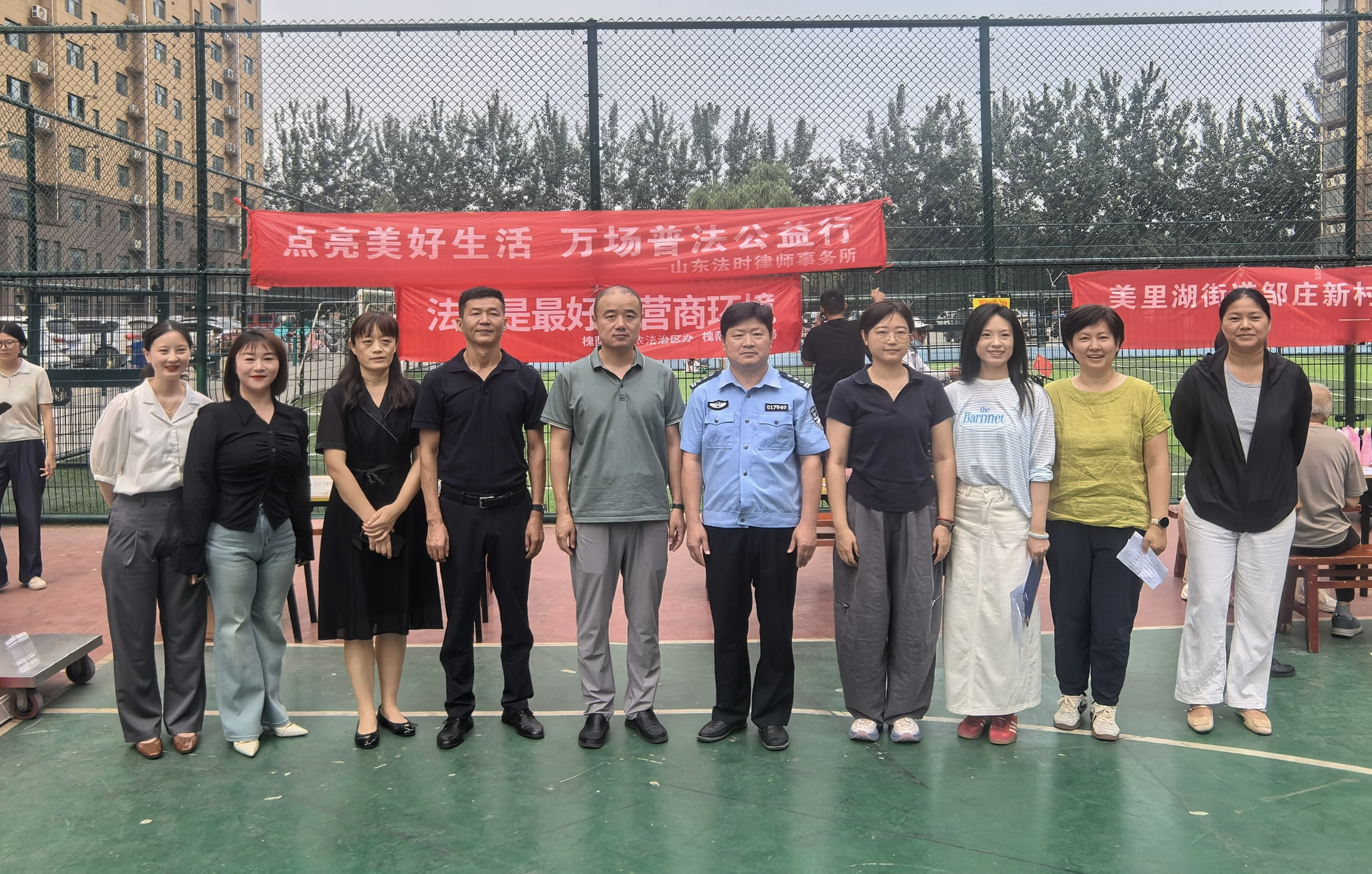 法时公益|普法进市集，服务暖民心 我所走进美里湖街道邹庄新村社区开展公益法律咨询服务